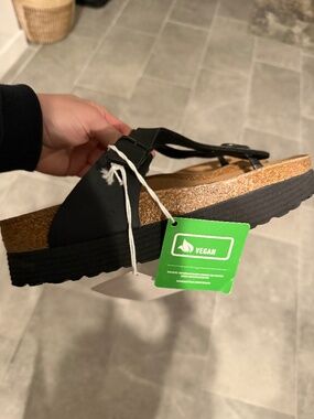 Birkenstock Papillo Gizeh Platform Sandal in Black Size 40